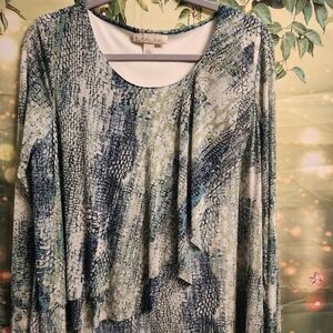 Bluegreen pattererned blouse